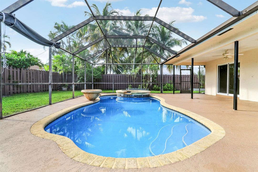 Screened in Pool
