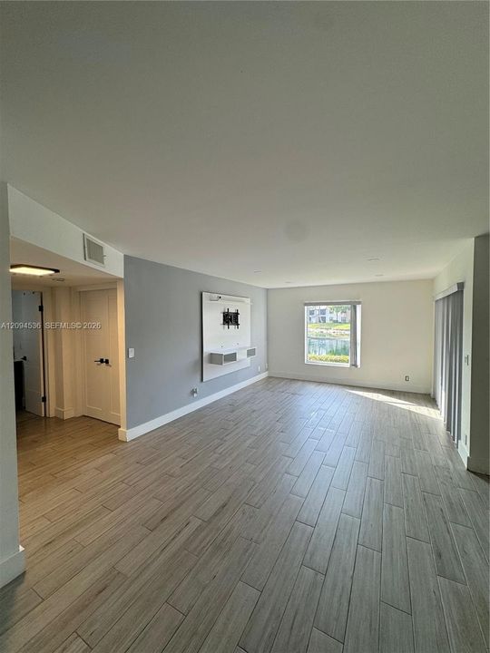 For Rent: $2,400 (2 beds, 2 baths, 955 Square Feet)