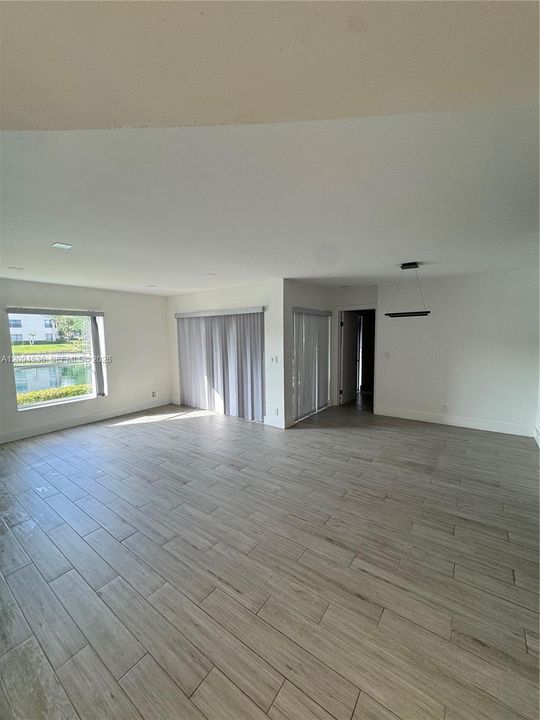 For Rent: $2,400 (2 beds, 2 baths, 955 Square Feet)