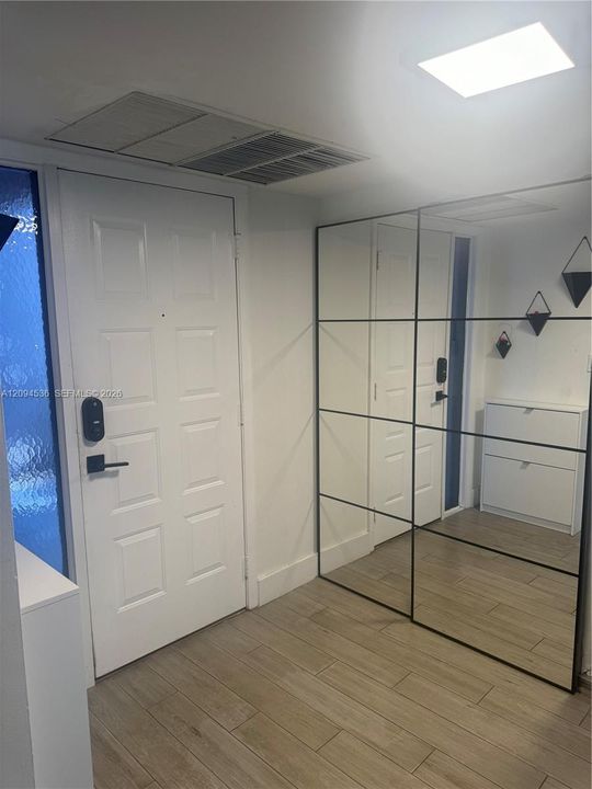 For Rent: $2,400 (2 beds, 2 baths, 955 Square Feet)