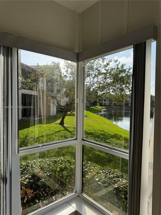 For Rent: $2,400 (2 beds, 2 baths, 955 Square Feet)
