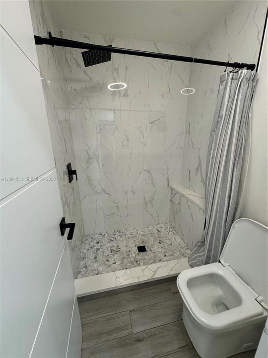 For Rent: $2,400 (2 beds, 2 baths, 955 Square Feet)