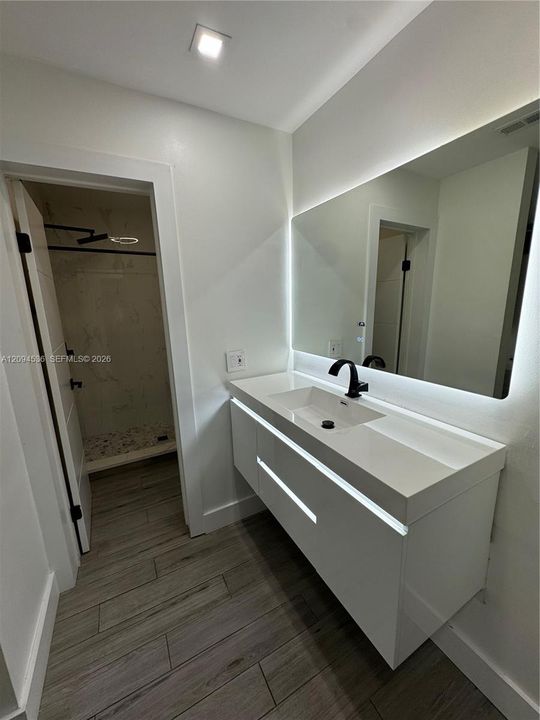 For Rent: $2,400 (2 beds, 2 baths, 955 Square Feet)