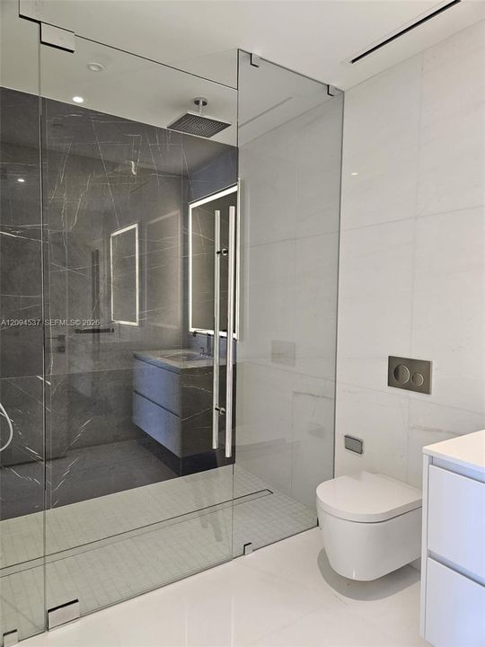 For Rent: $6,300 (1 beds, 1 baths, 679 Square Feet)
