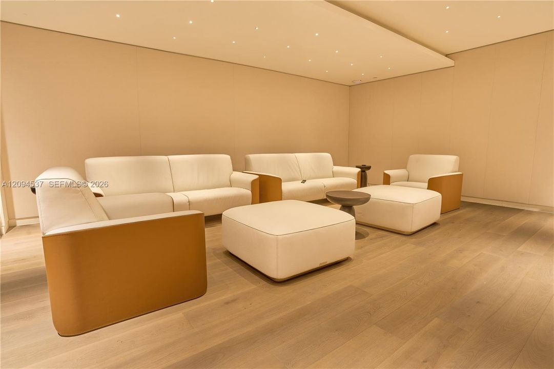 For Rent: $6,300 (1 beds, 1 baths, 679 Square Feet)