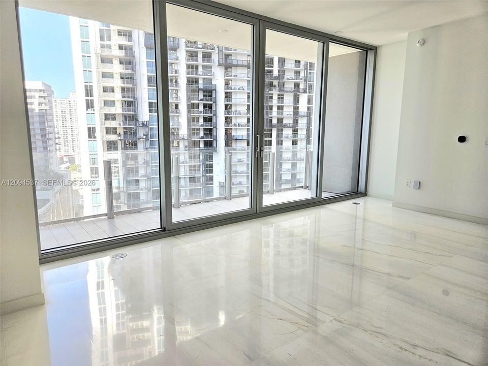 For Rent: $6,300 (1 beds, 1 baths, 679 Square Feet)