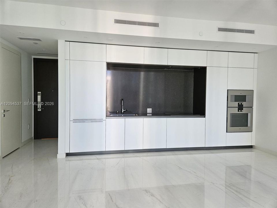For Rent: $6,300 (1 beds, 1 baths, 679 Square Feet)