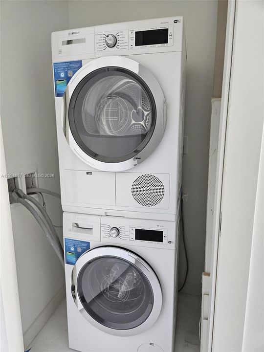For Rent: $6,300 (1 beds, 1 baths, 679 Square Feet)