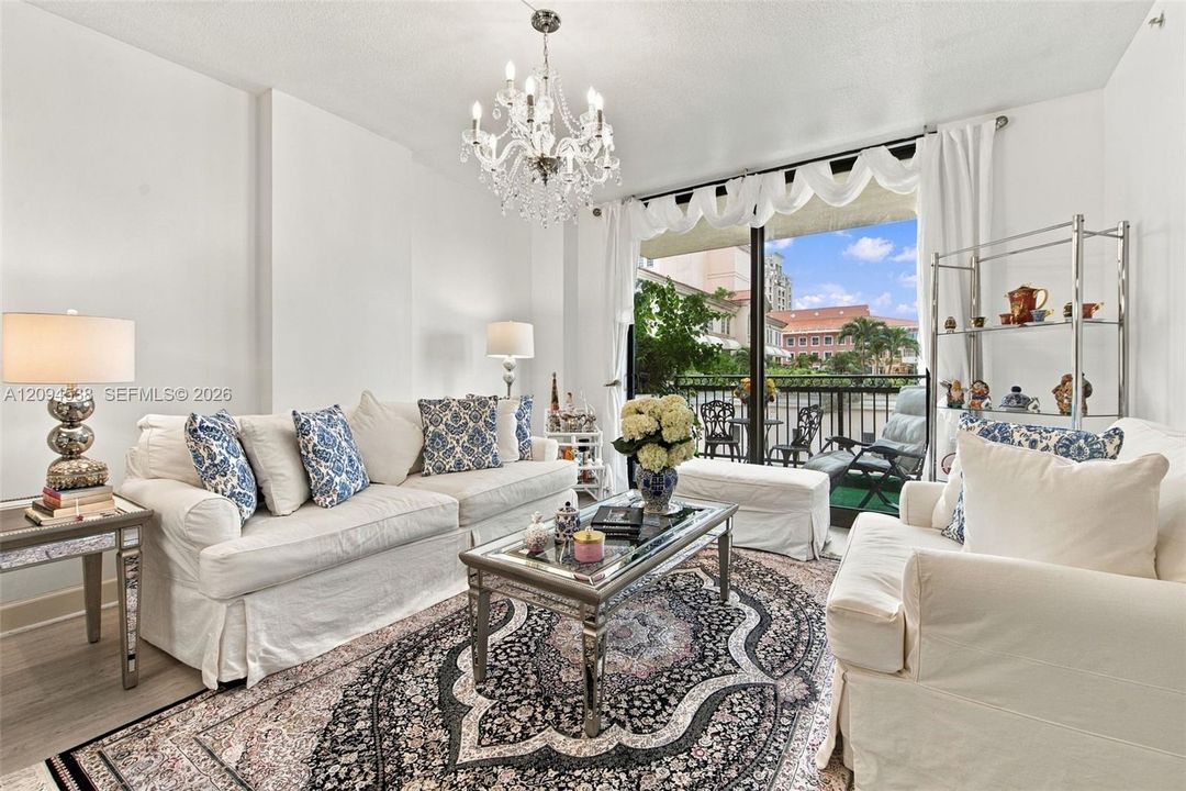 For Sale: $500,000 (1 beds, 1 baths, 781 Square Feet)