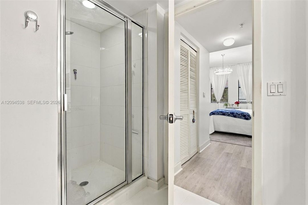For Sale: $500,000 (1 beds, 1 baths, 781 Square Feet)