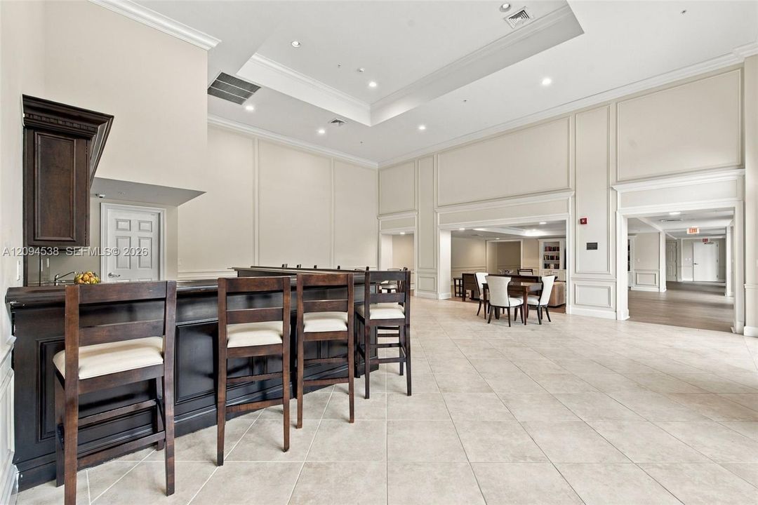 For Sale: $500,000 (1 beds, 1 baths, 781 Square Feet)