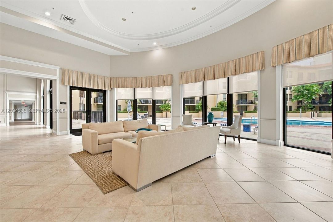 For Sale: $500,000 (1 beds, 1 baths, 781 Square Feet)