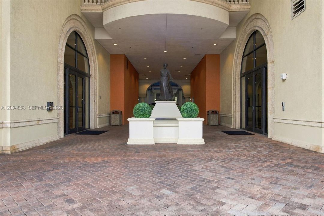 For Sale: $500,000 (1 beds, 1 baths, 781 Square Feet)