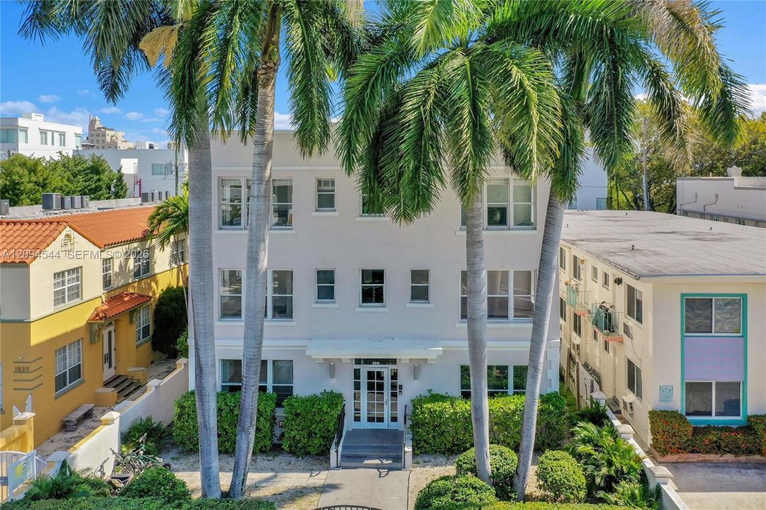 For Rent: $3,000 (2 beds, 2 baths, 800 Square Feet)