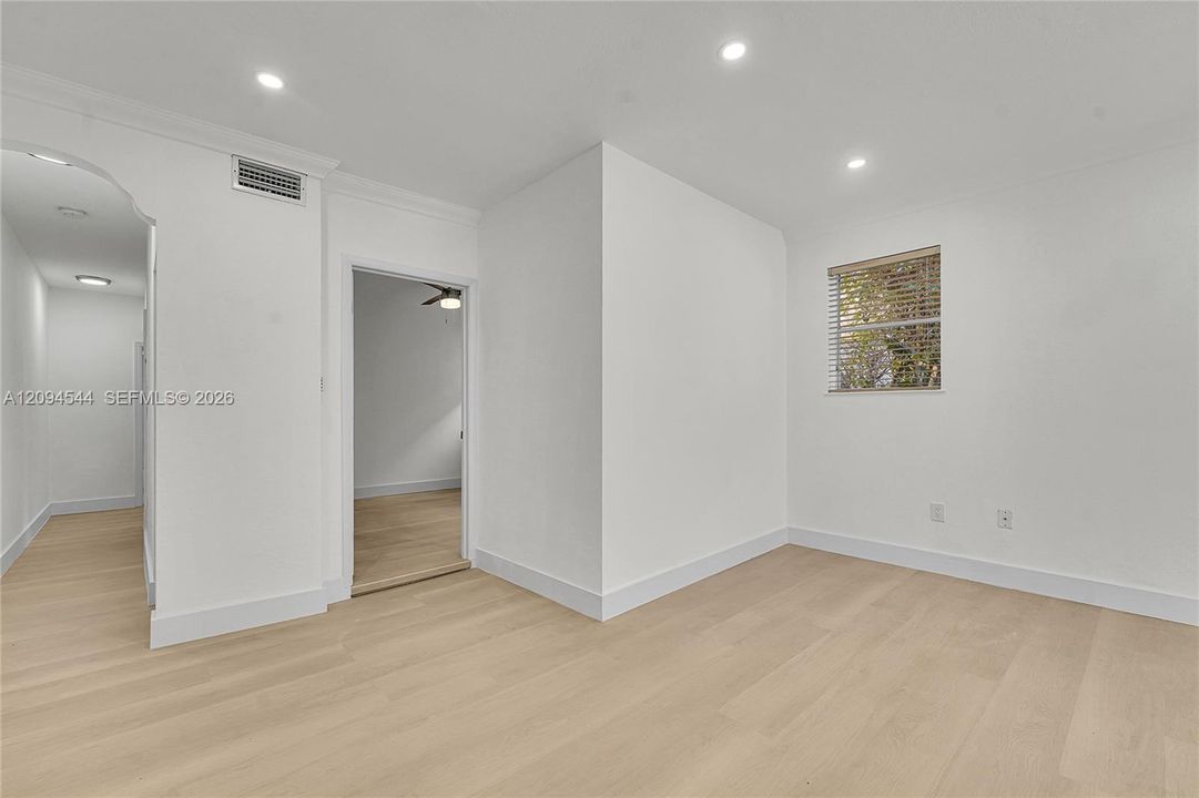 For Rent: $3,000 (2 beds, 2 baths, 800 Square Feet)