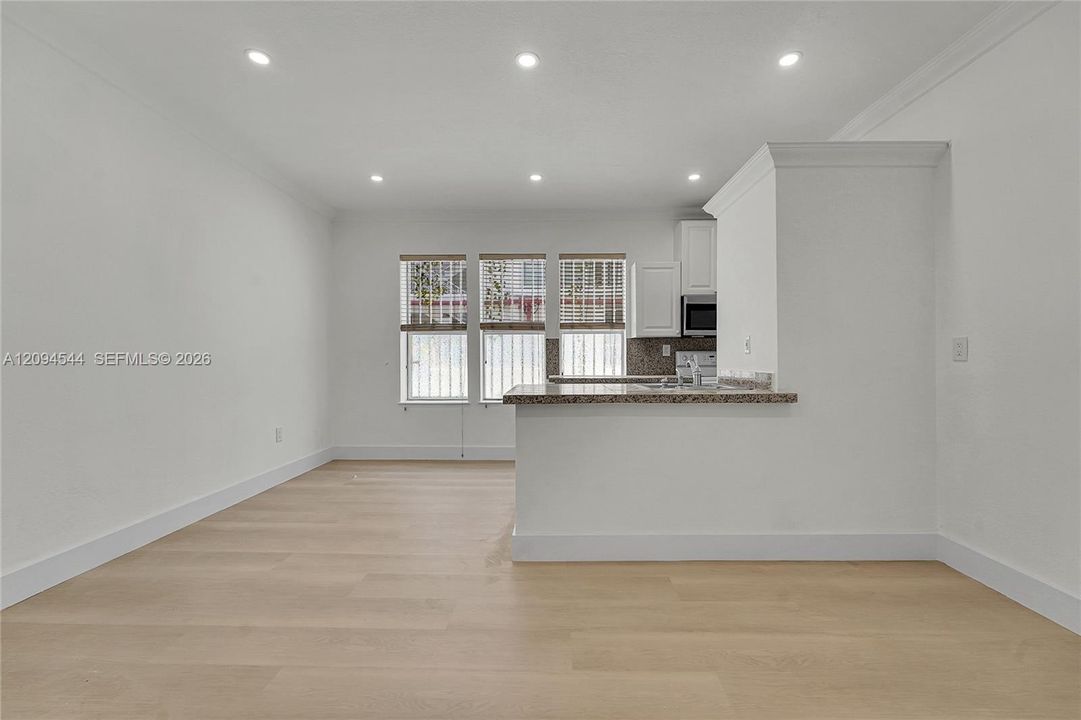 For Rent: $3,000 (2 beds, 2 baths, 800 Square Feet)