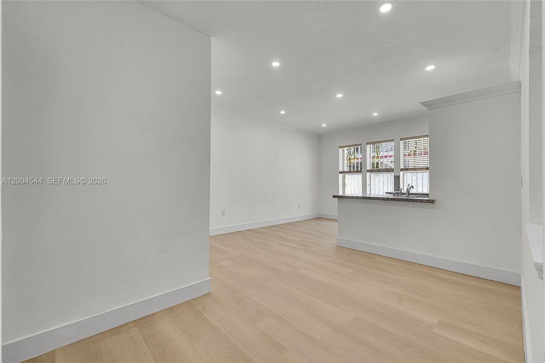 For Rent: $3,000 (2 beds, 2 baths, 800 Square Feet)