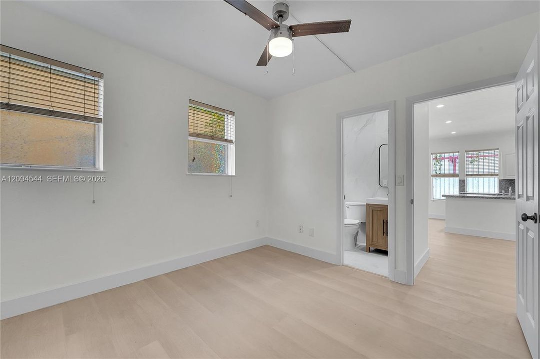 For Rent: $3,000 (2 beds, 2 baths, 800 Square Feet)