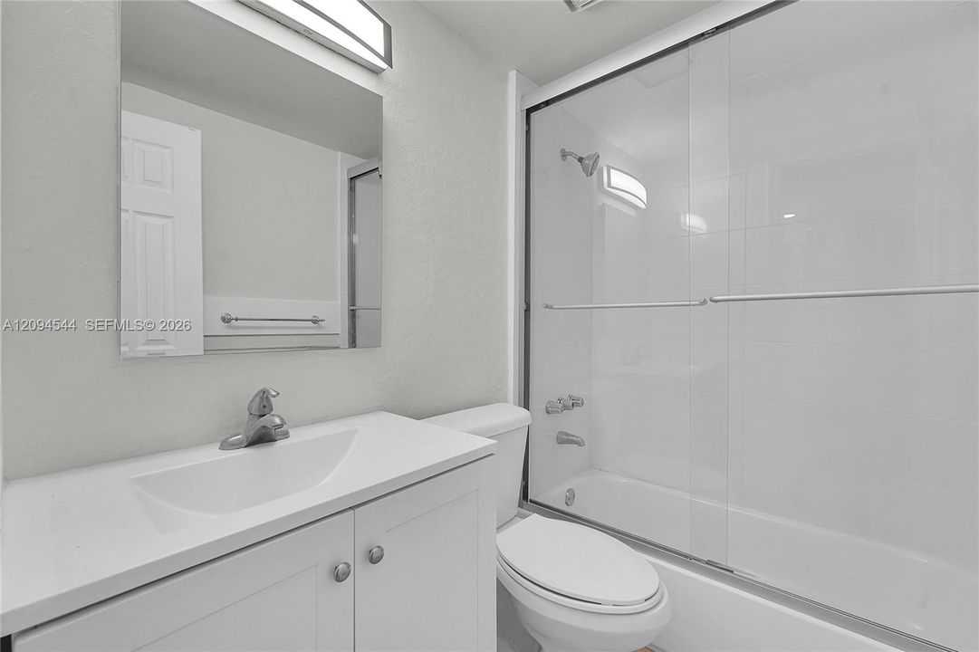 For Rent: $3,000 (2 beds, 2 baths, 800 Square Feet)