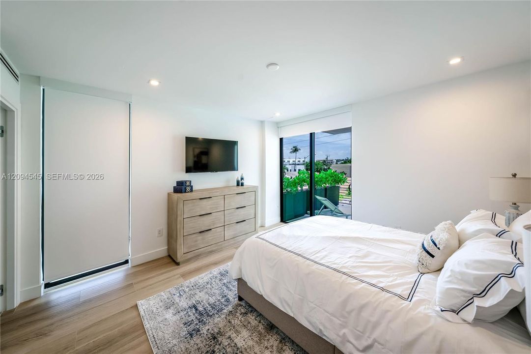 En Venta: $3,250,000 (3 camas, 3 baños, 2210 Pies cuadrados)