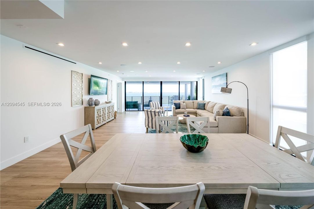 En Venta: $3,250,000 (3 camas, 3 baños, 2210 Pies cuadrados)