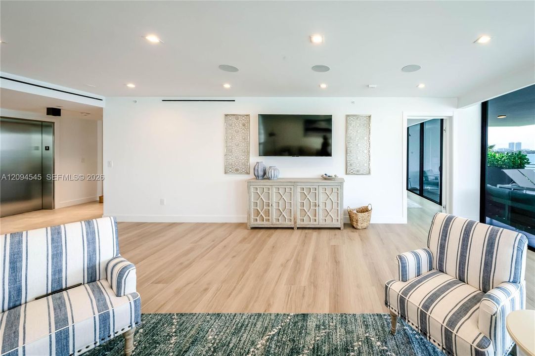 En Venta: $3,250,000 (3 camas, 3 baños, 2210 Pies cuadrados)