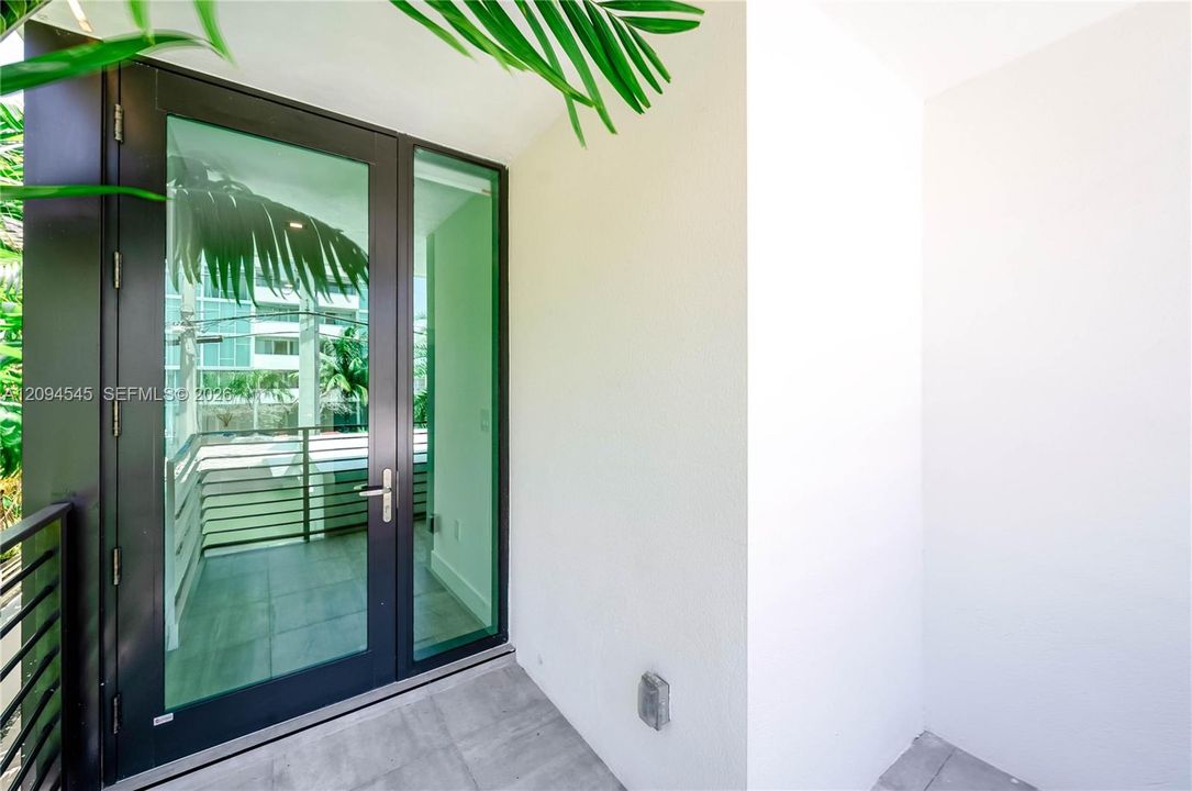 En Venta: $3,250,000 (3 camas, 3 baños, 2210 Pies cuadrados)