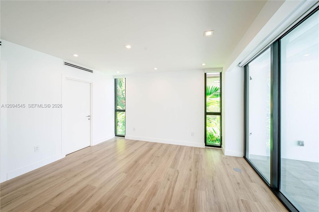 En Venta: $3,250,000 (3 camas, 3 baños, 2210 Pies cuadrados)