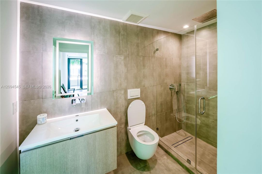 En Venta: $3,250,000 (3 camas, 3 baños, 2210 Pies cuadrados)