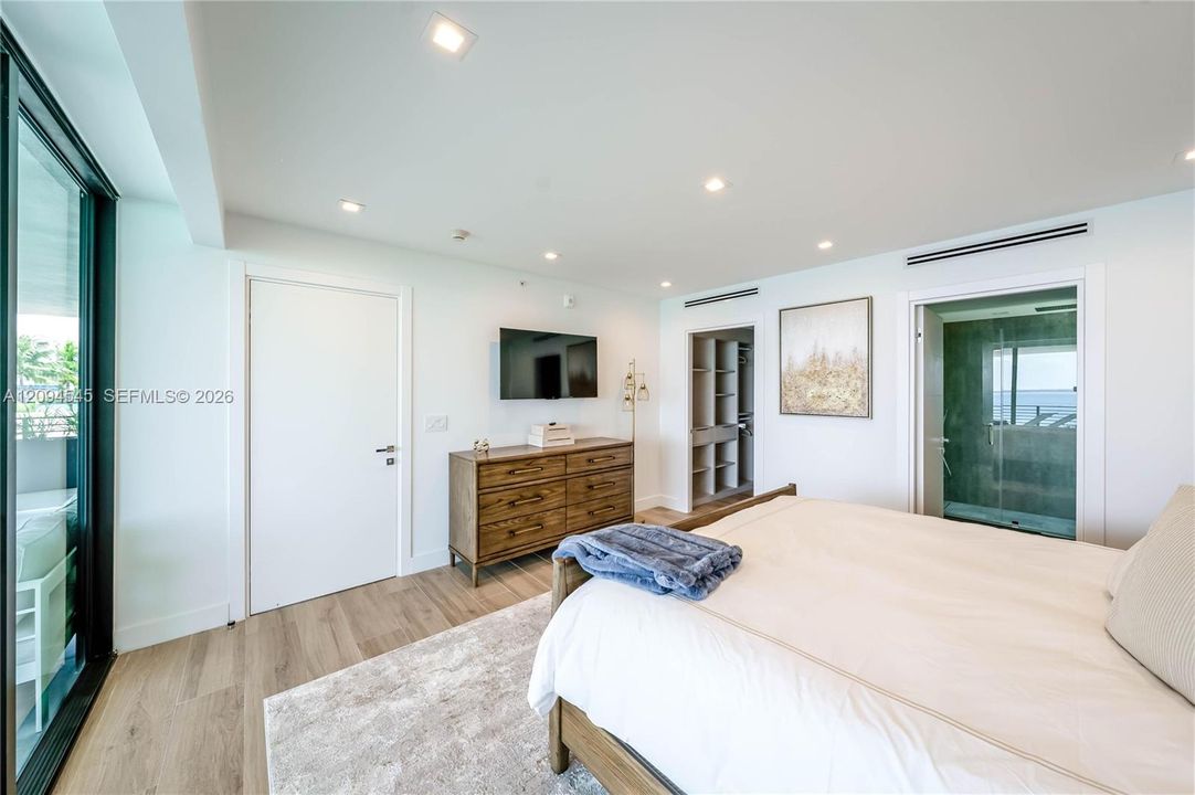 En Venta: $3,250,000 (3 camas, 3 baños, 2210 Pies cuadrados)