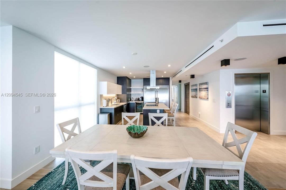 En Venta: $3,250,000 (3 camas, 3 baños, 2210 Pies cuadrados)