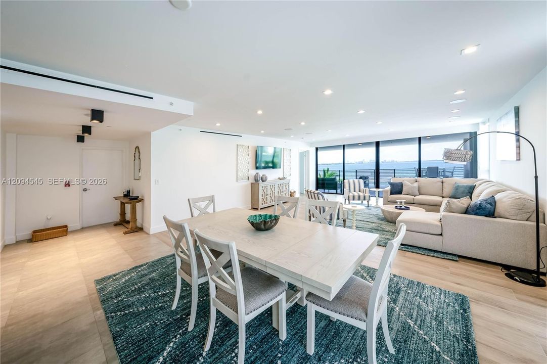 En Venta: $3,250,000 (3 camas, 3 baños, 2210 Pies cuadrados)