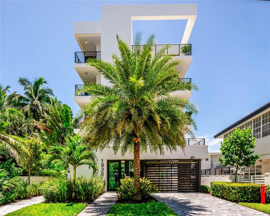 En Venta: $3,250,000 (3 camas, 3 baños, 2210 Pies cuadrados)