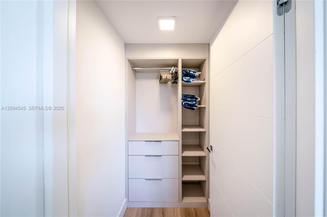 En Venta: $3,250,000 (3 camas, 3 baños, 2210 Pies cuadrados)