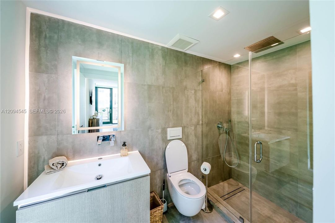 En Venta: $3,250,000 (3 camas, 3 baños, 2210 Pies cuadrados)