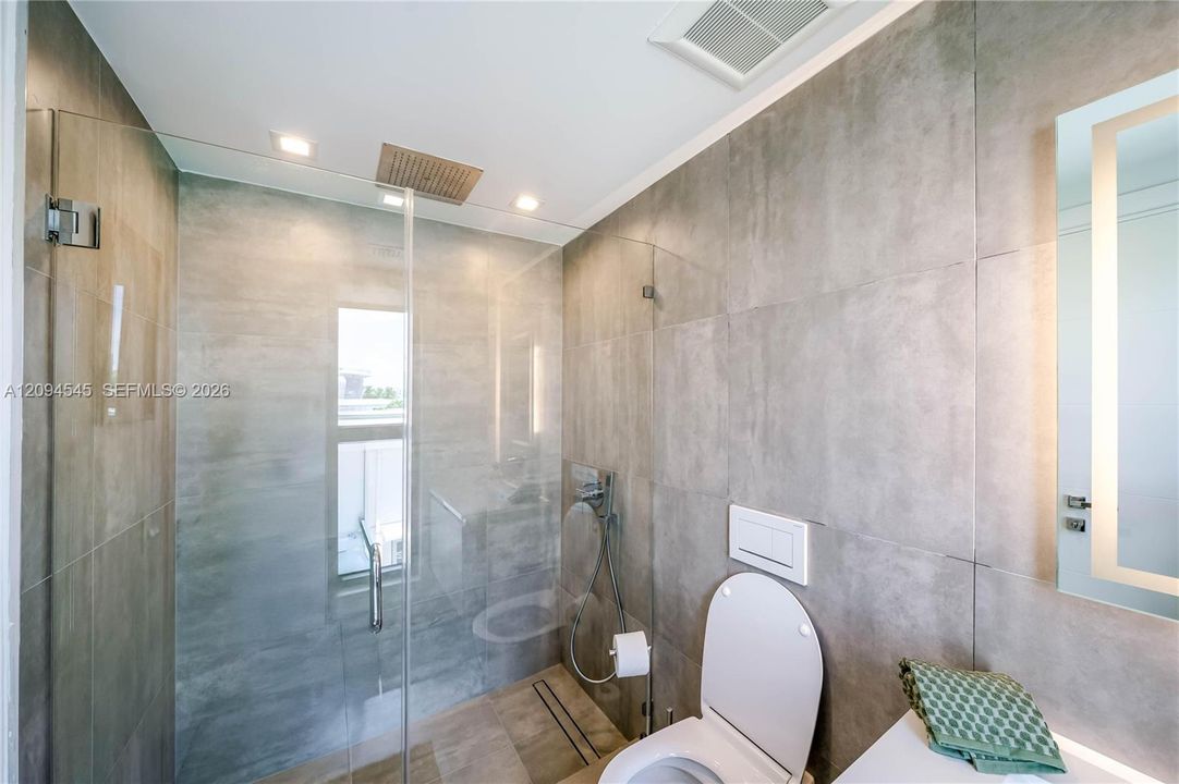 En Venta: $3,250,000 (3 camas, 3 baños, 2210 Pies cuadrados)