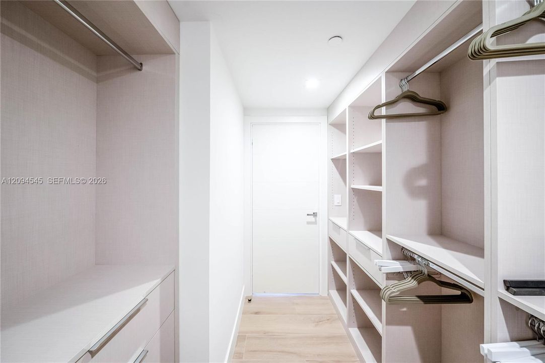 En Venta: $3,250,000 (3 camas, 3 baños, 2210 Pies cuadrados)