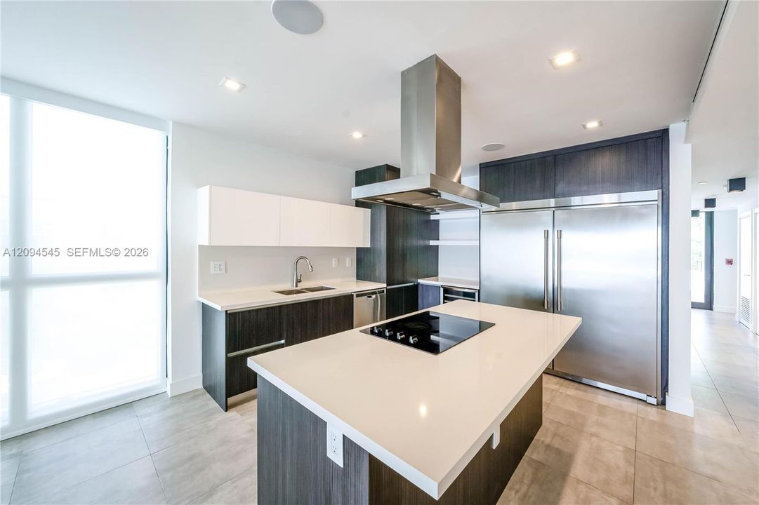 En Venta: $3,250,000 (3 camas, 3 baños, 2210 Pies cuadrados)
