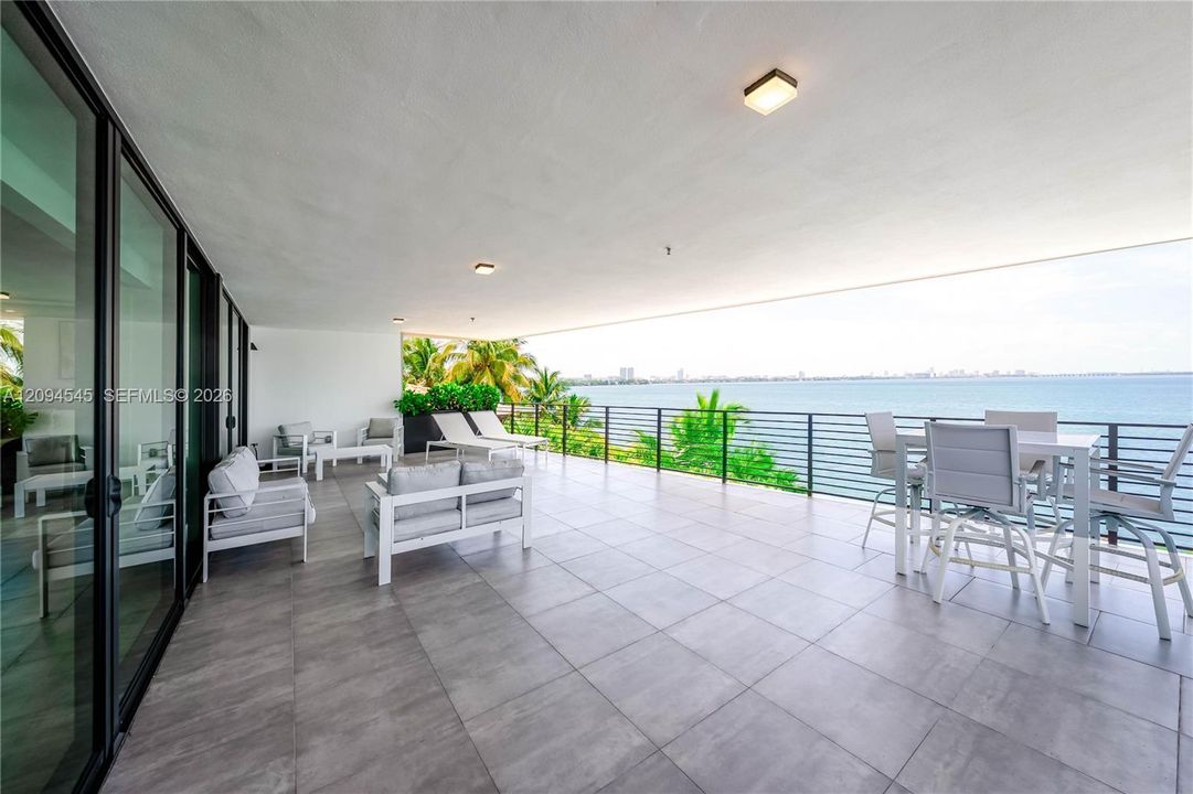 En Venta: $3,250,000 (3 camas, 3 baños, 2210 Pies cuadrados)