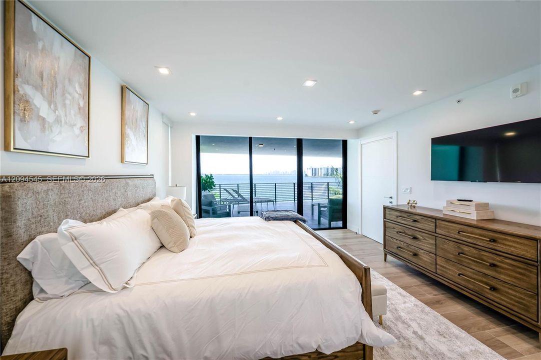 En Venta: $3,250,000 (3 camas, 3 baños, 2210 Pies cuadrados)
