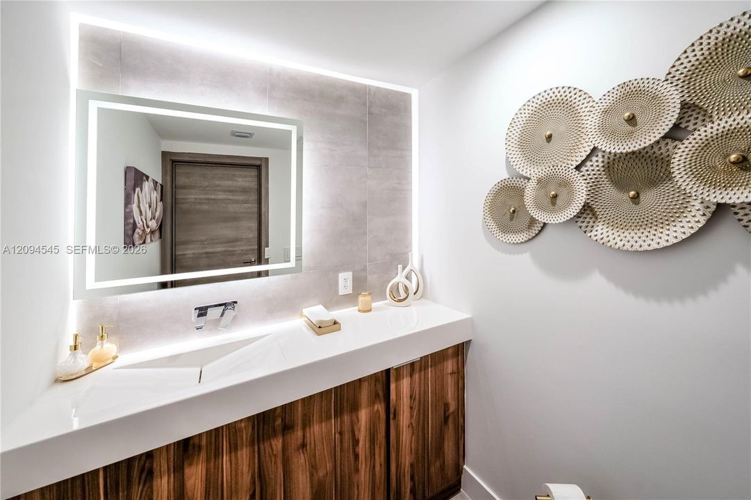 En Venta: $3,250,000 (3 camas, 3 baños, 2210 Pies cuadrados)