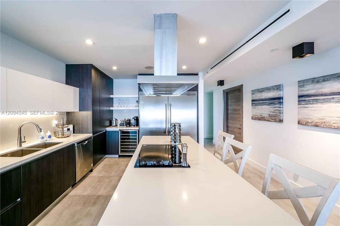 En Venta: $3,250,000 (3 camas, 3 baños, 2210 Pies cuadrados)