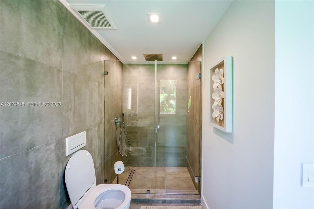 En Venta: $3,250,000 (3 camas, 3 baños, 2210 Pies cuadrados)