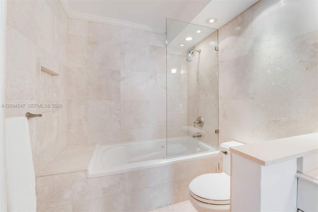 На продажу: $950,000 (2 спален, 2 ванн, 1305 Квадратных фут)