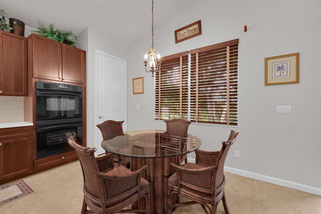 Eat In Kitchen/Breakfast area
