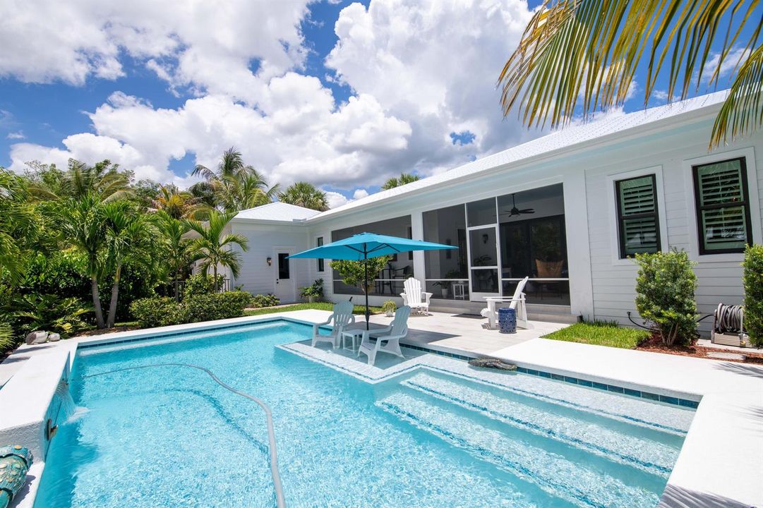 26 Exterior Back - Pool