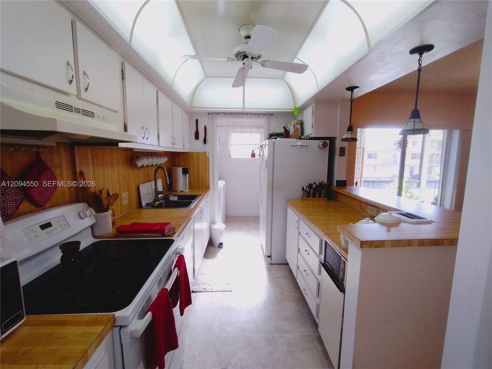 For Sale: $290,000 (2 beds, 2 baths, 1235 Square Feet)