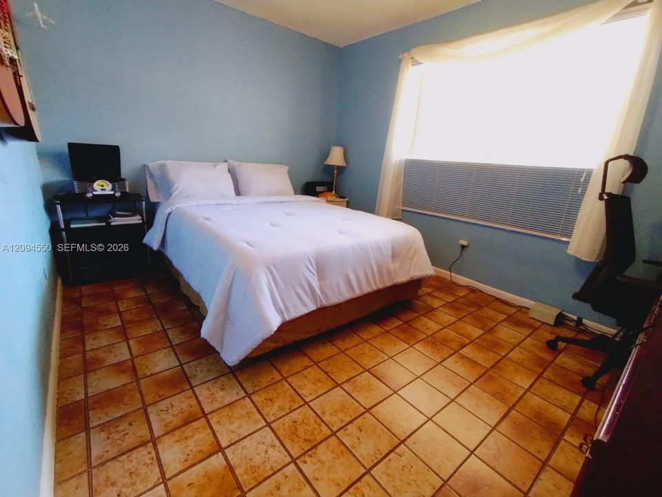 For Sale: $290,000 (2 beds, 2 baths, 1235 Square Feet)