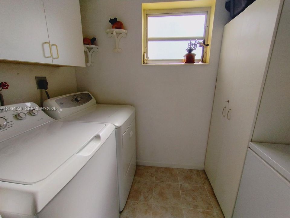 For Sale: $290,000 (2 beds, 2 baths, 1235 Square Feet)