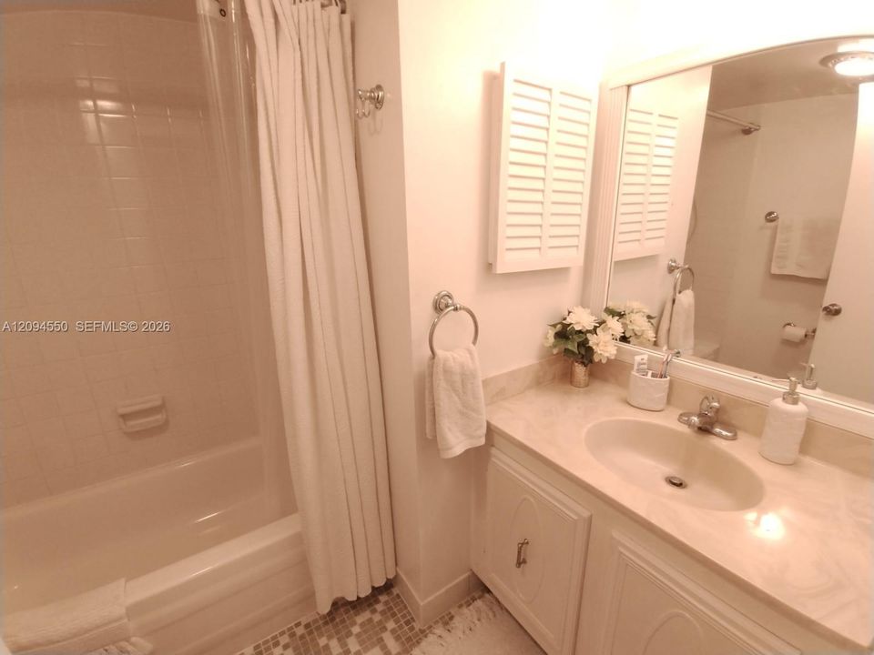 For Sale: $290,000 (2 beds, 2 baths, 1235 Square Feet)